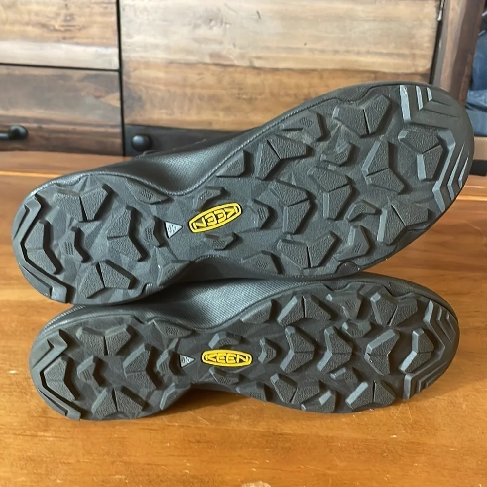 Keen NWT UNEEK SNK Chukka Boots Size 8.5